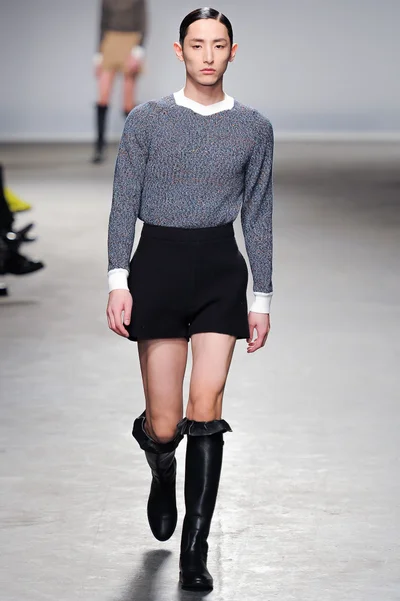 Look 32